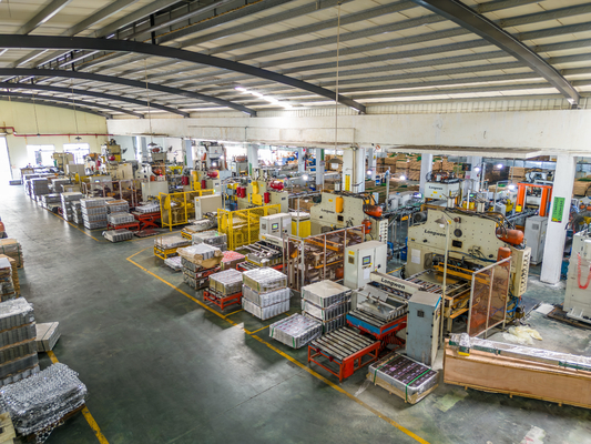Un buon prezzo. Pressa di alimentazione per lamiere CNC 630-1250KN per la produzione di estremità metalliche in linea